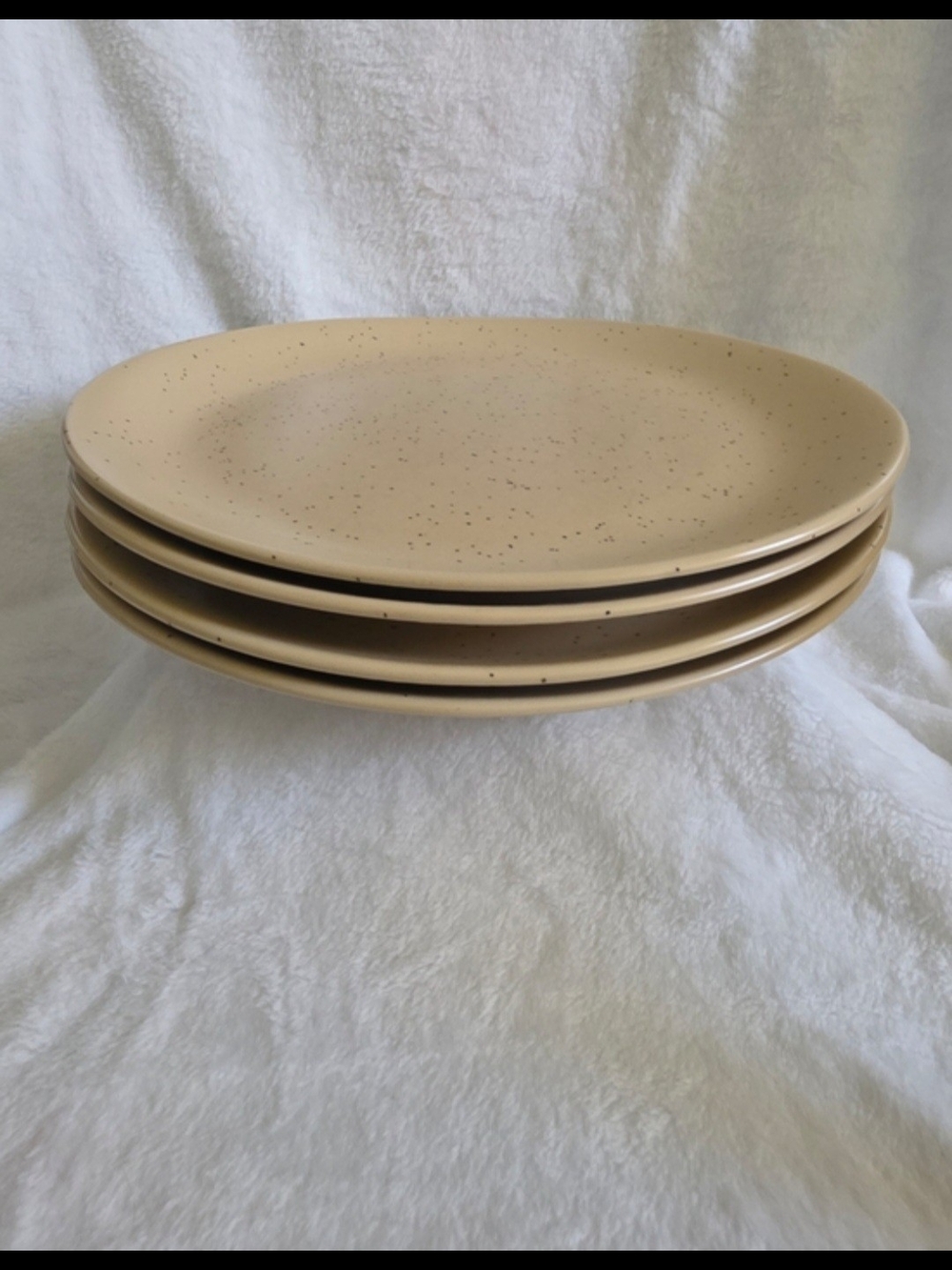 2004 Studio Nova Domani Beige MW002 Speckled 4 Piece Plate Set